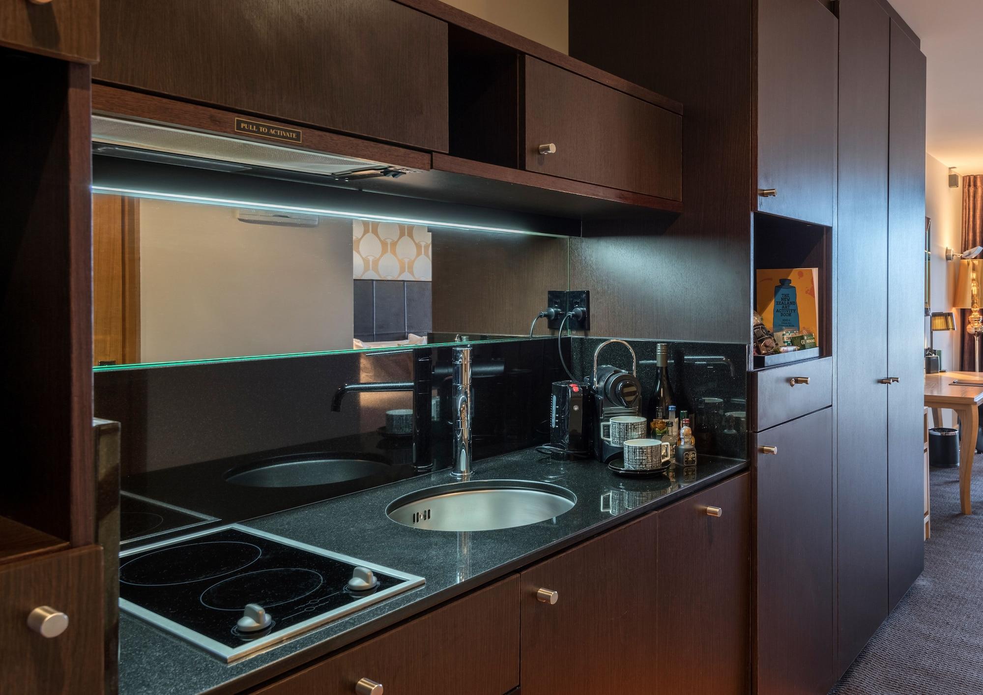 Museum Apartment Hotel, Independent Collection By Evt Wellington Ngoại thất bức ảnh A kitchen in a serviced apartment